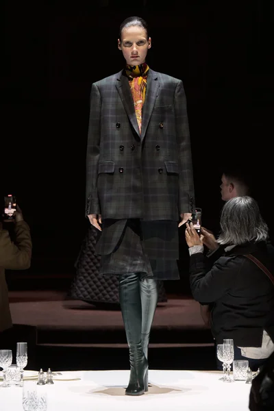 Look 48